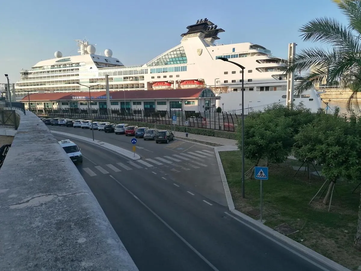 Centro Storico Mare Fuori Villa Brindisi 0*,